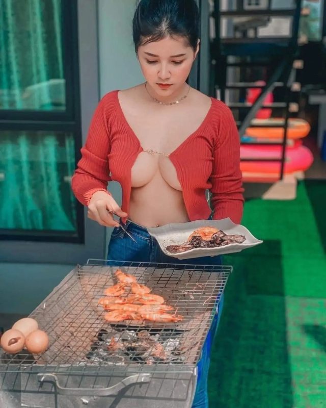 Ảnh gái xinh sexy lộ hàng vú to như bưởi